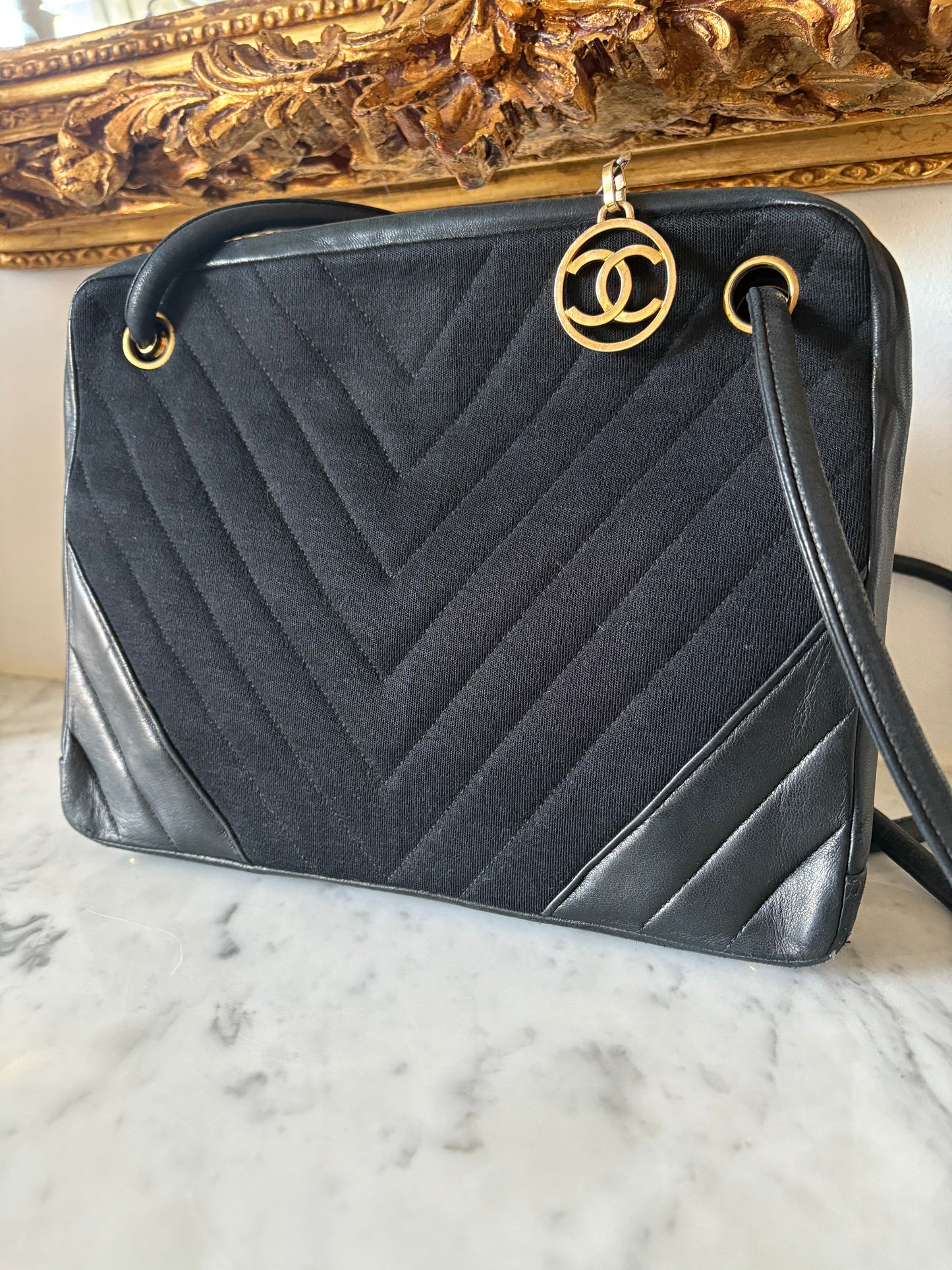 Chanel vintage shoulder bag