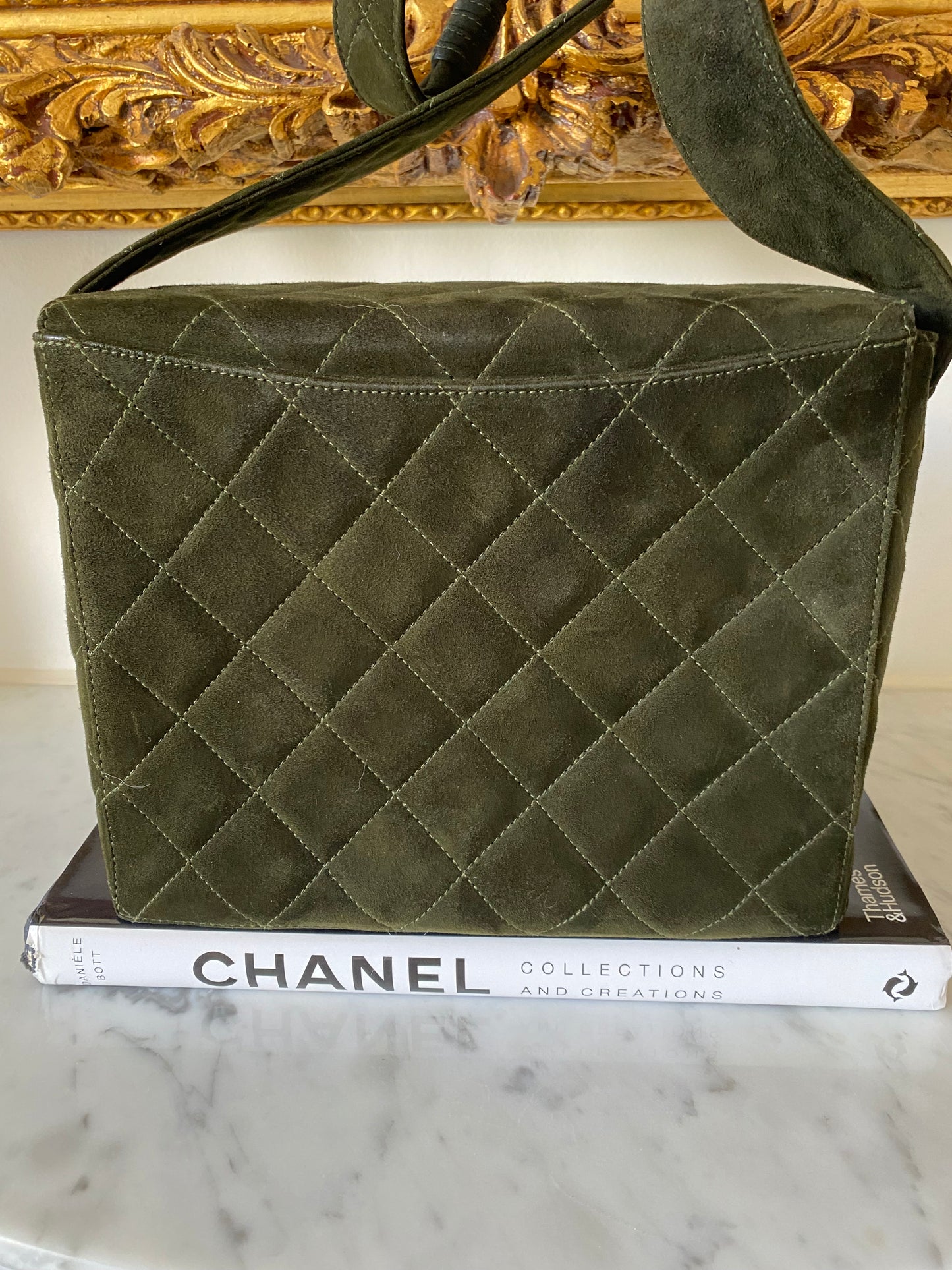 Chanel vintage suède crossbody bag