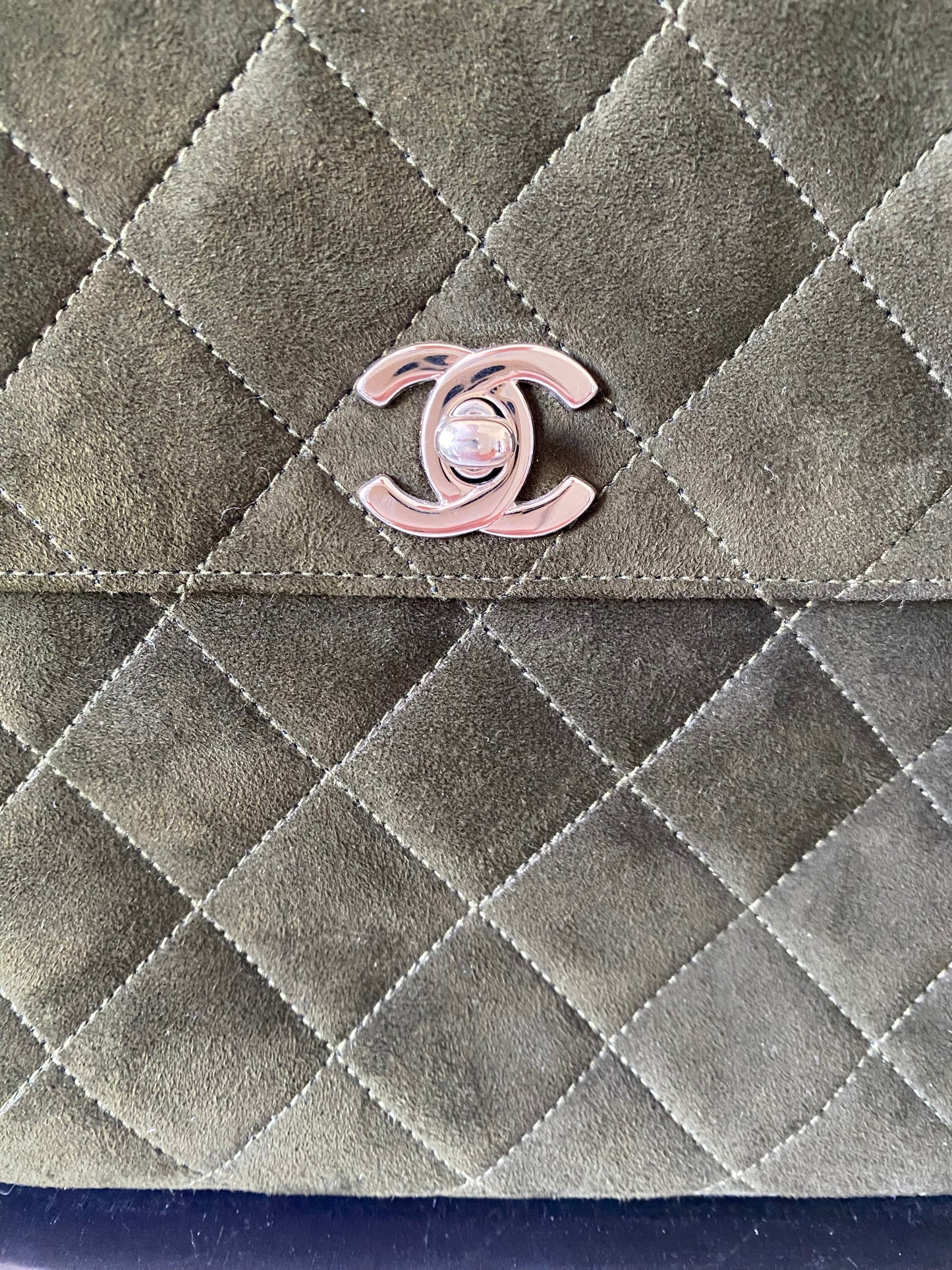 Chanel vintage suède crossbody bag