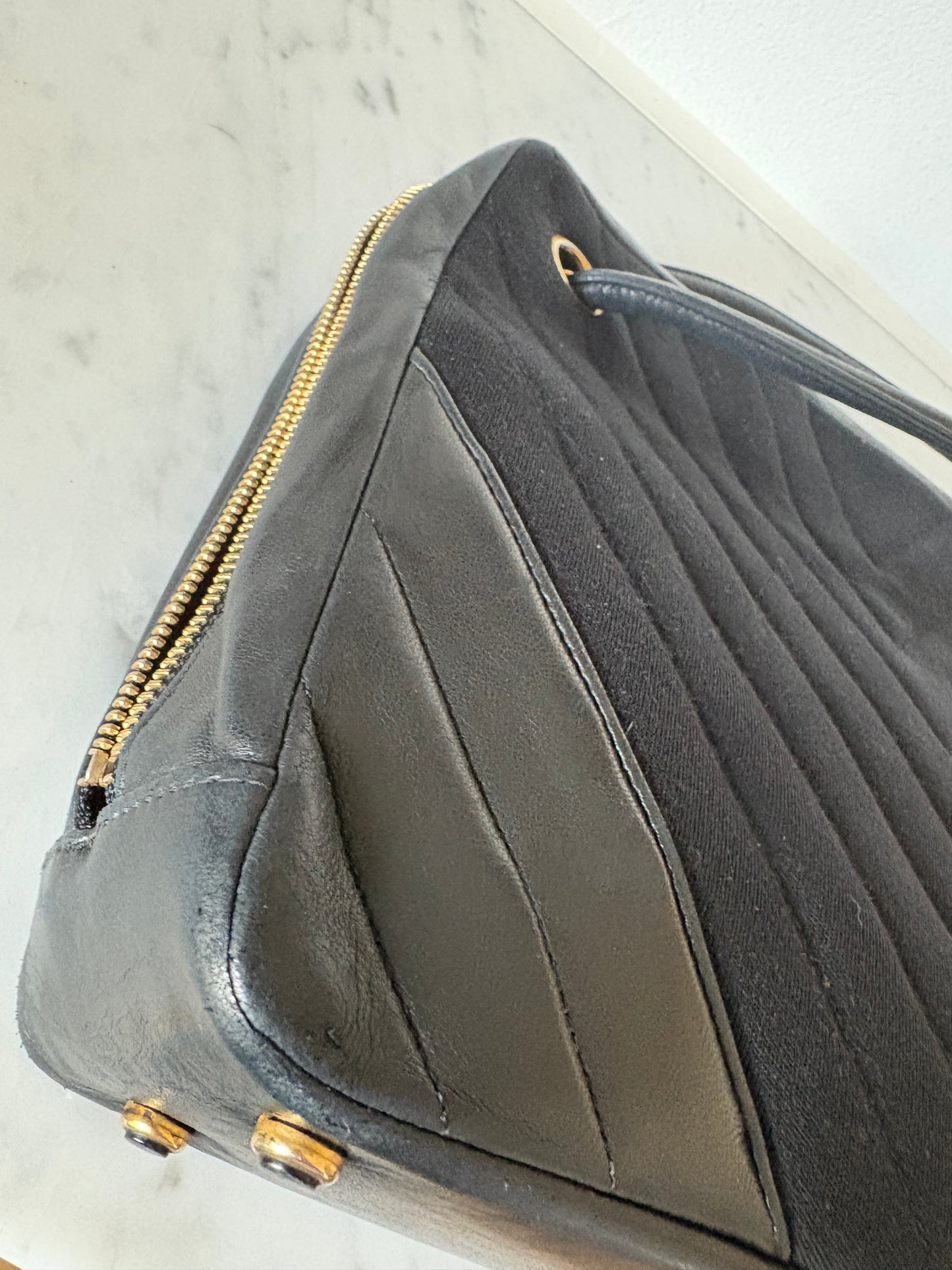 Chanel vintage shoulder bag
