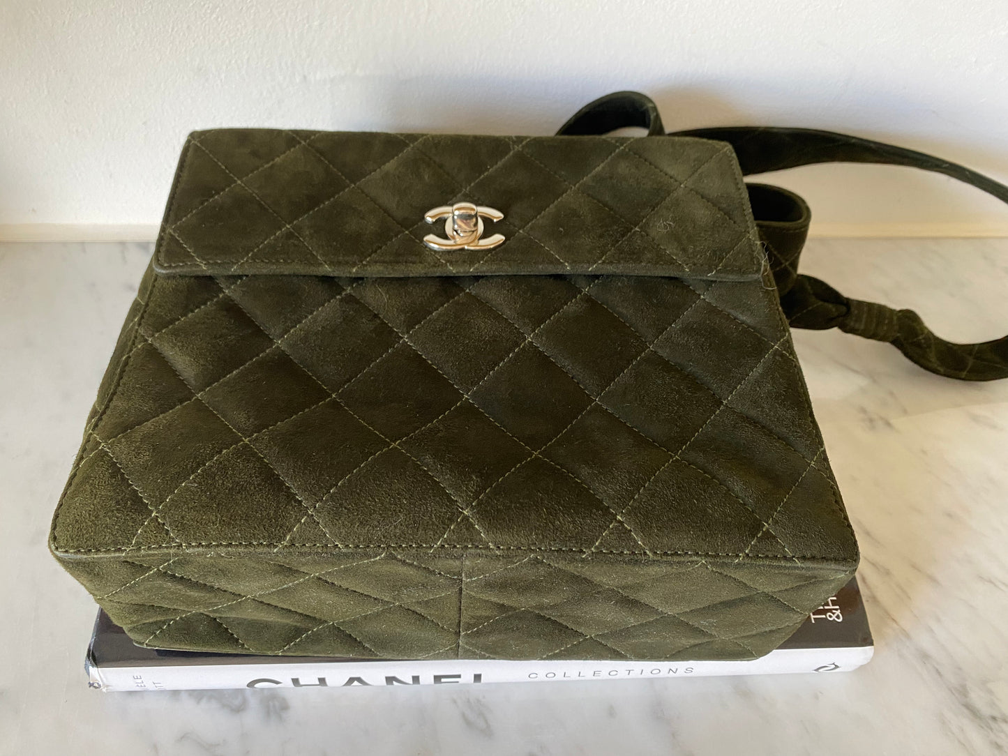 Chanel vintage suède crossbody bag