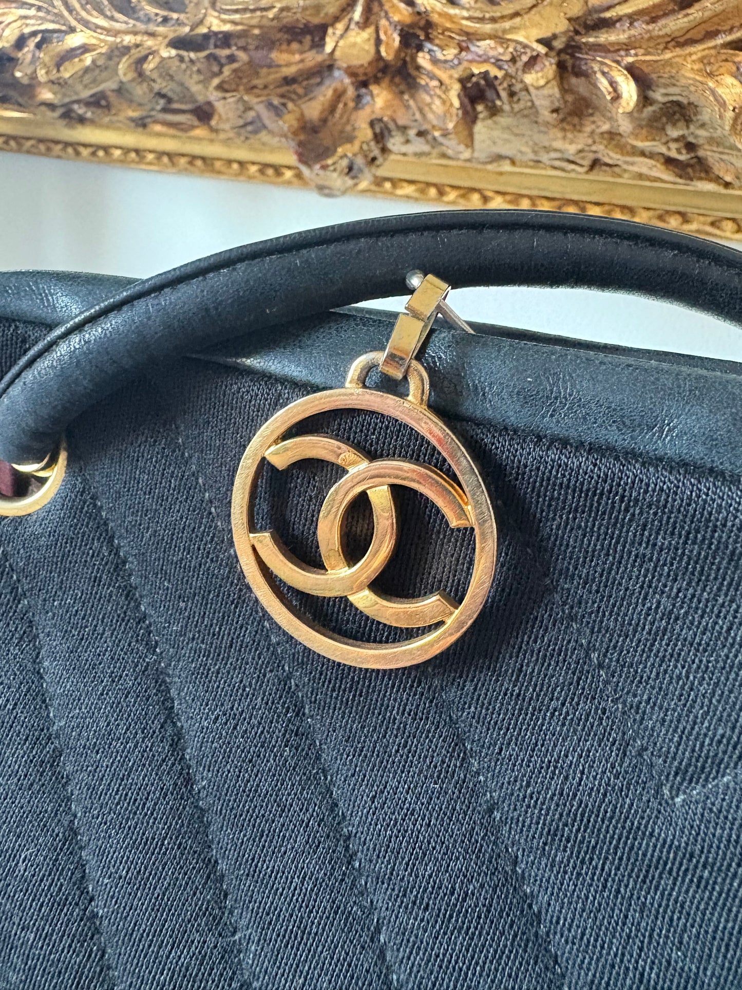 Chanel vintage shoulder bag