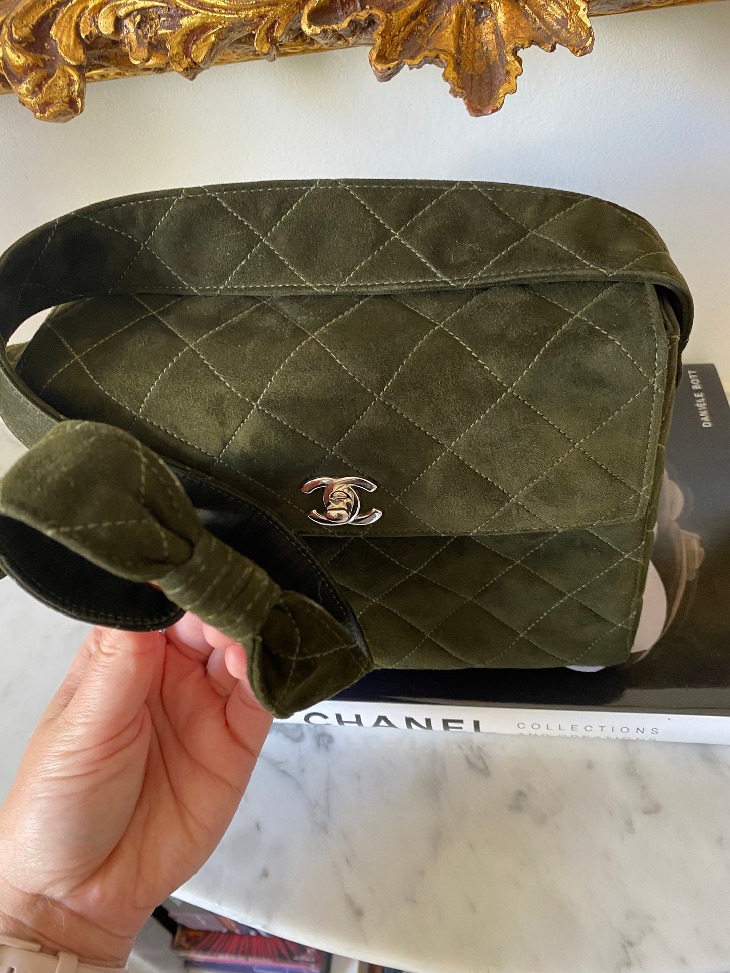 Chanel vintage suède crossbody bag