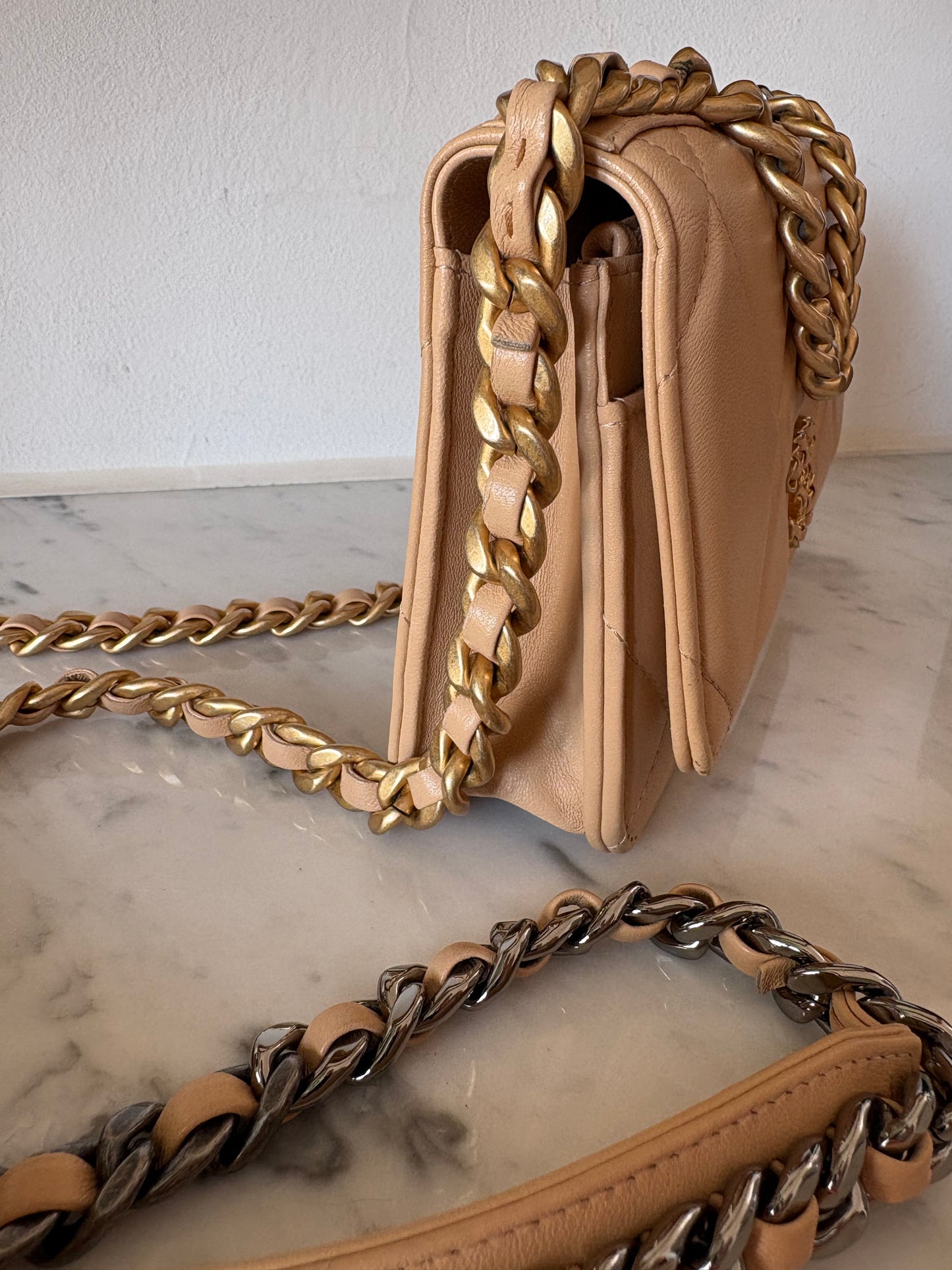 Chanel 19 WOC