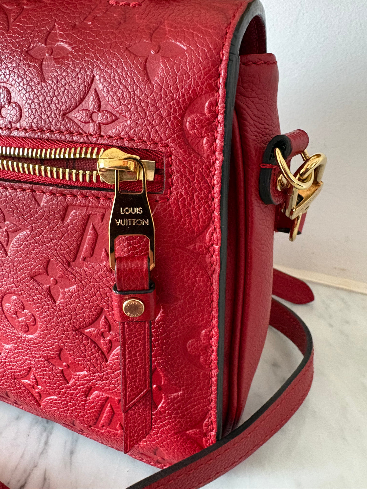 Louis Vuitton Métis Empreinte red