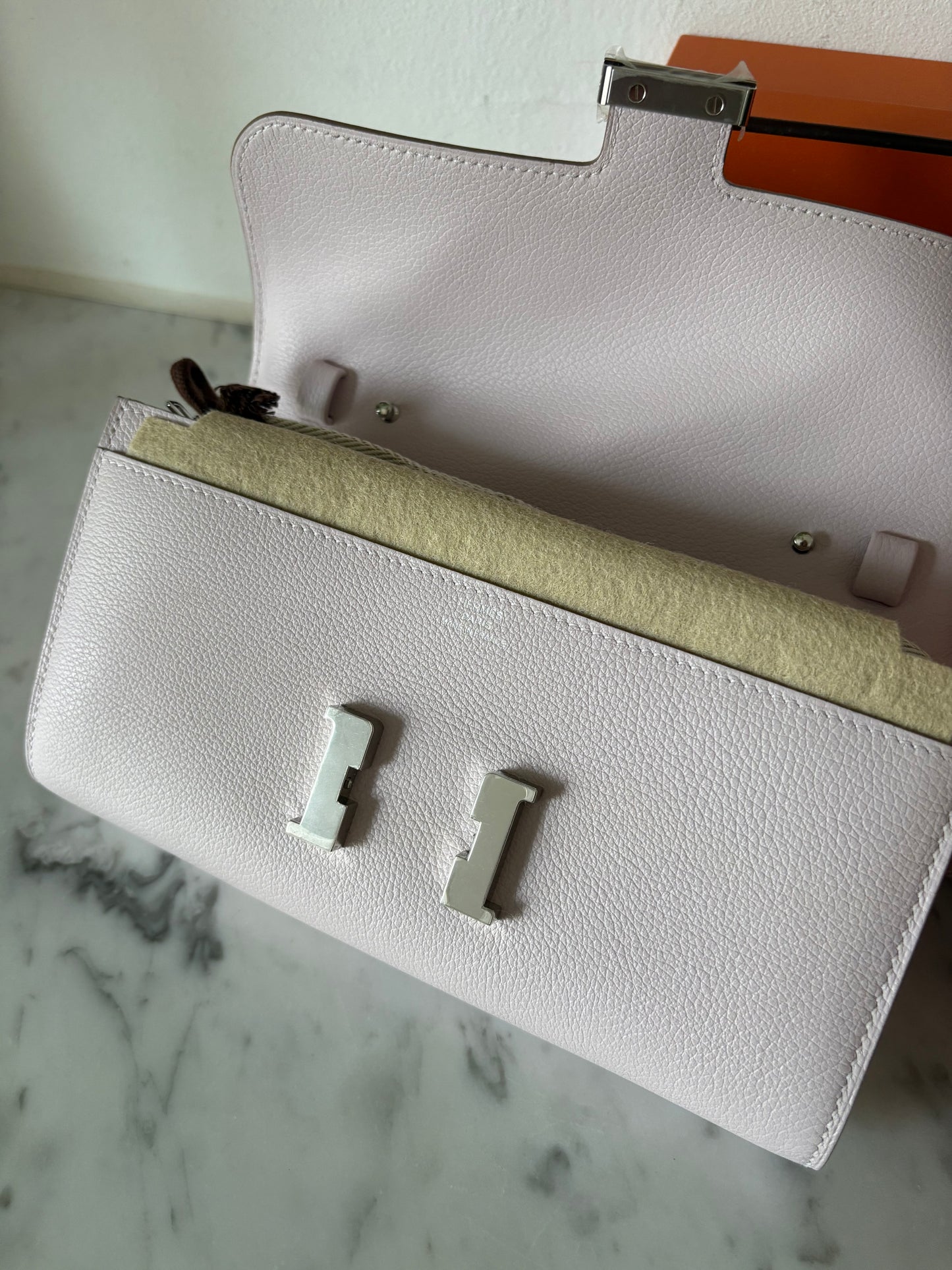 Hermès Constance To Go