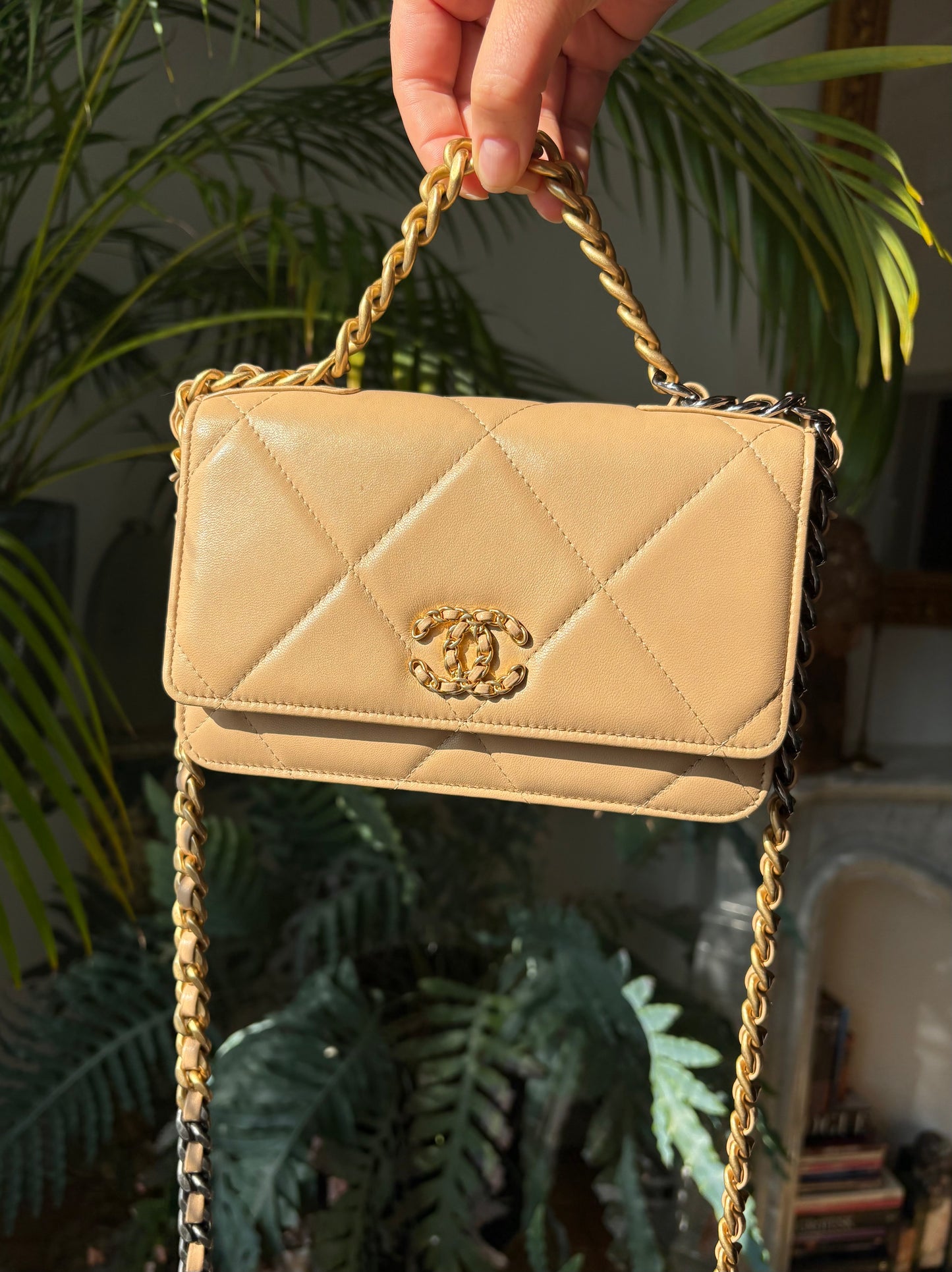 Chanel 19 WOC