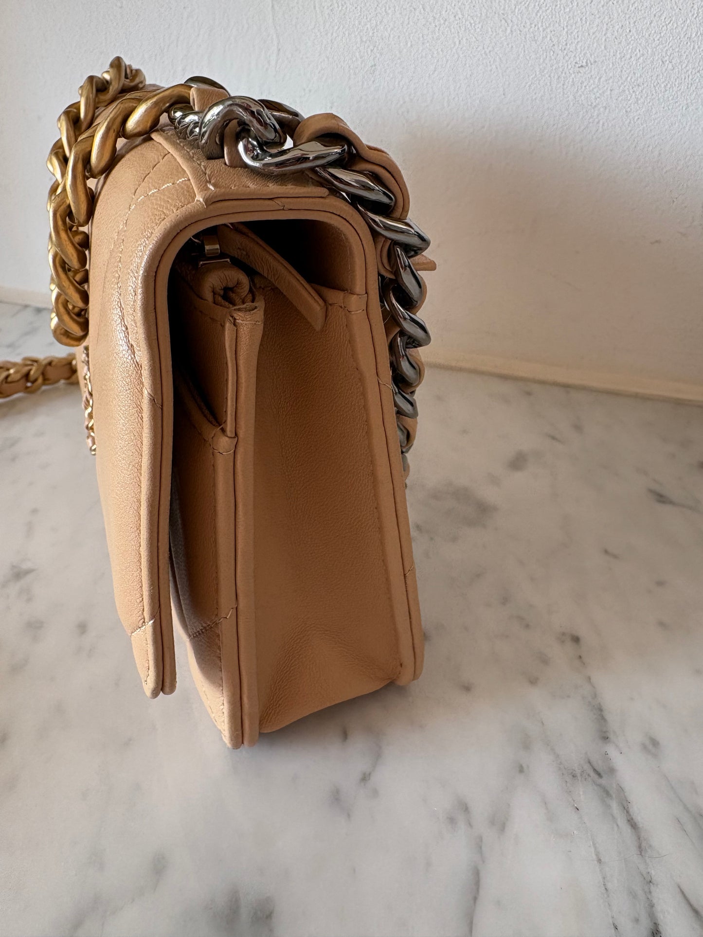 Chanel 19 WOC