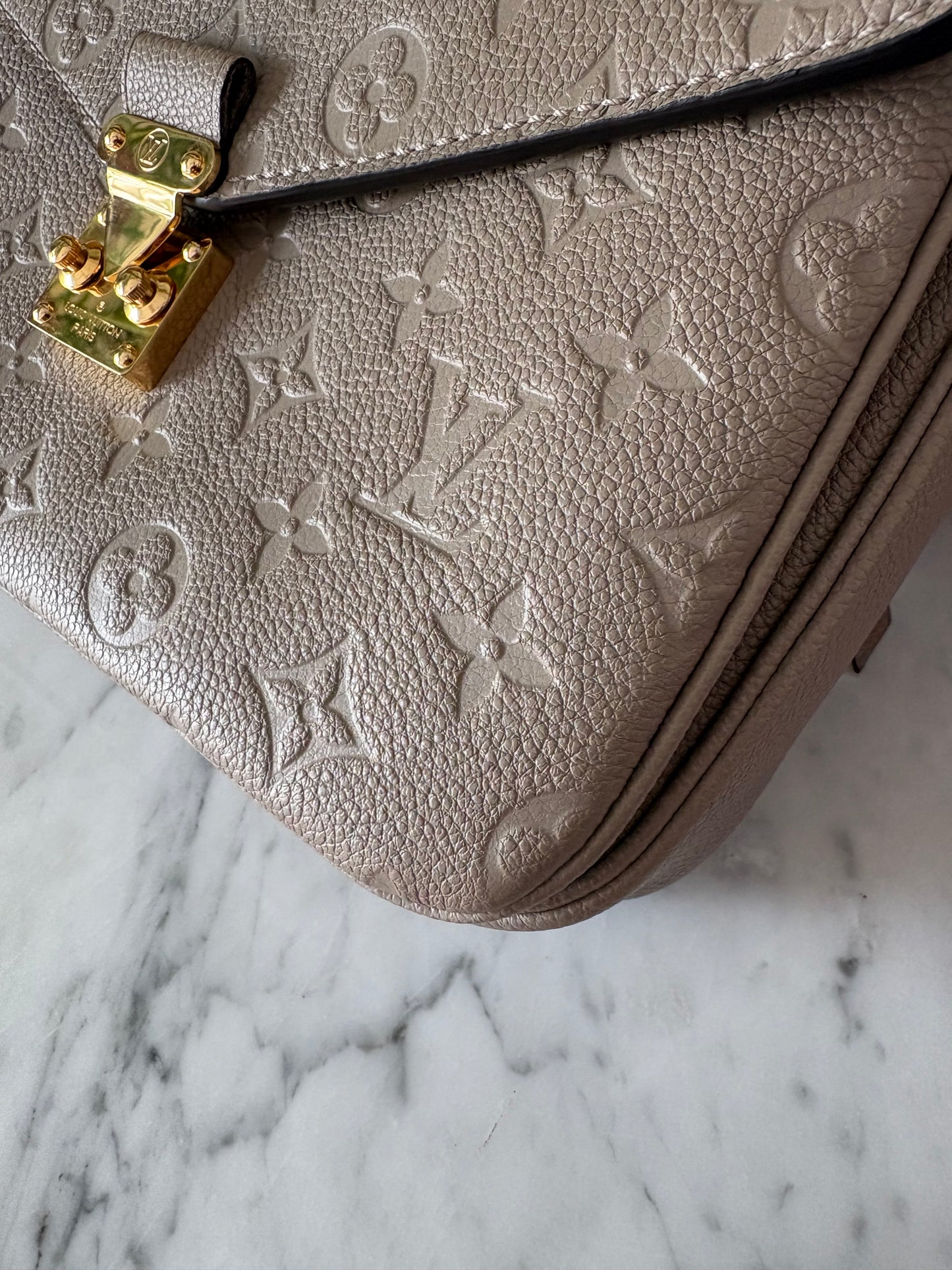 Louis Vuitton Métis Empreinte taupe