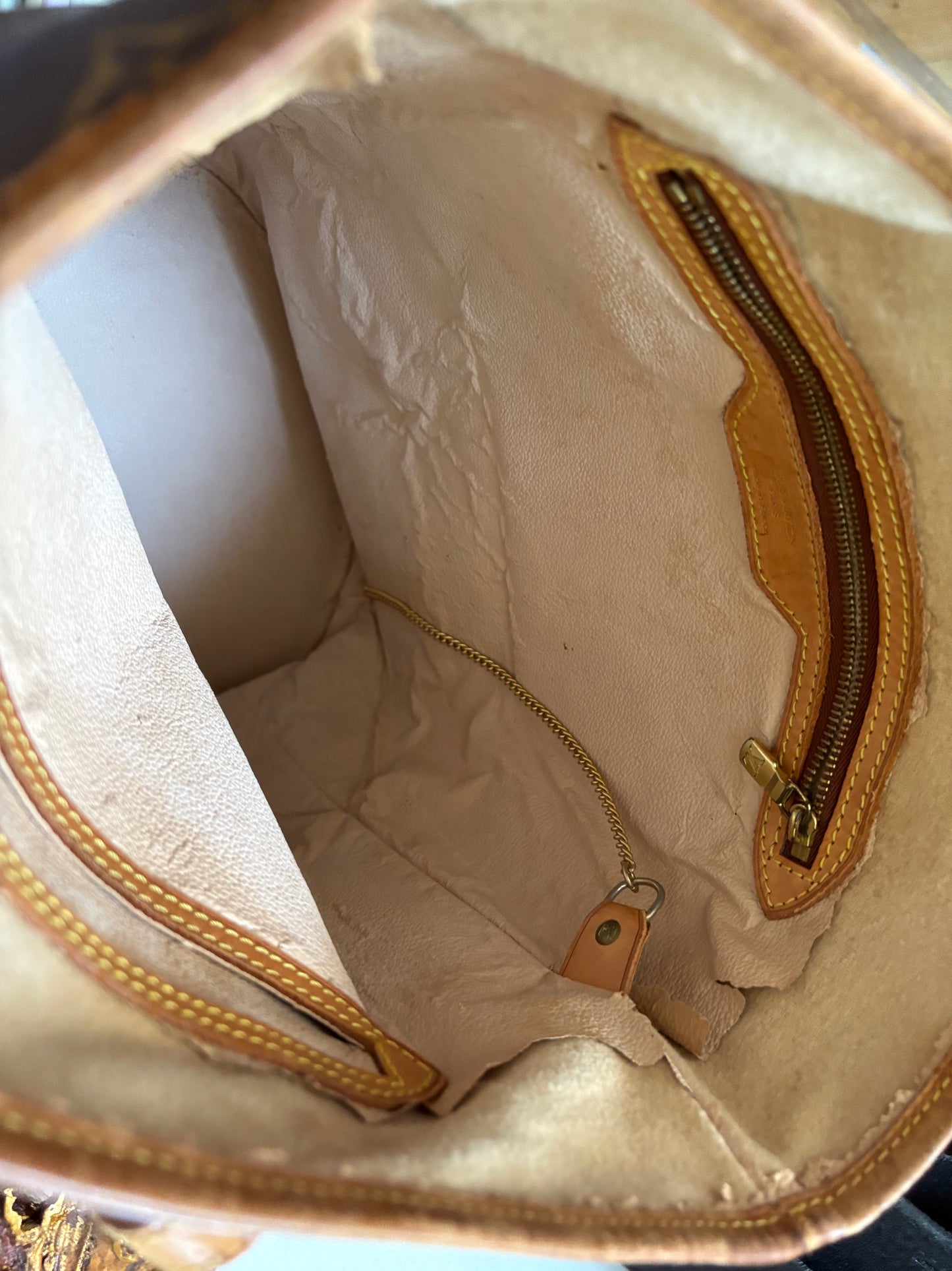 Louis Vuitton Bucket bag