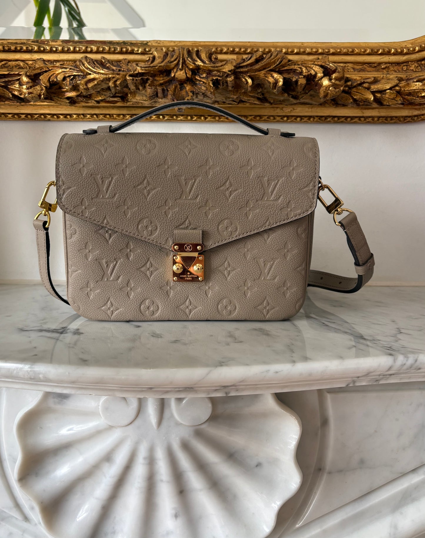 Louis Vuitton Métis Empreinte taupe