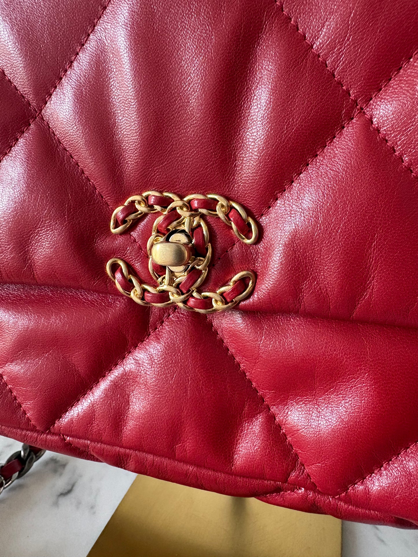 Chanel 19