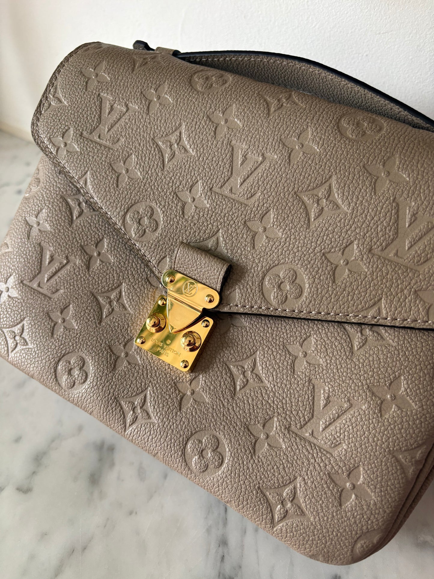 Louis Vuitton Métis Empreinte taupe