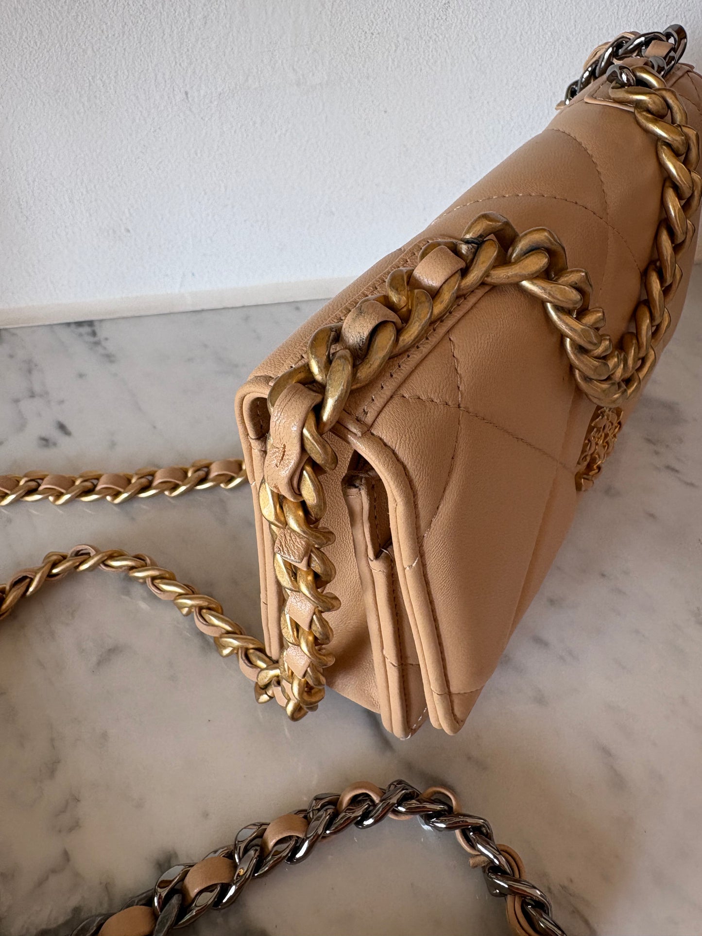 Chanel 19 WOC