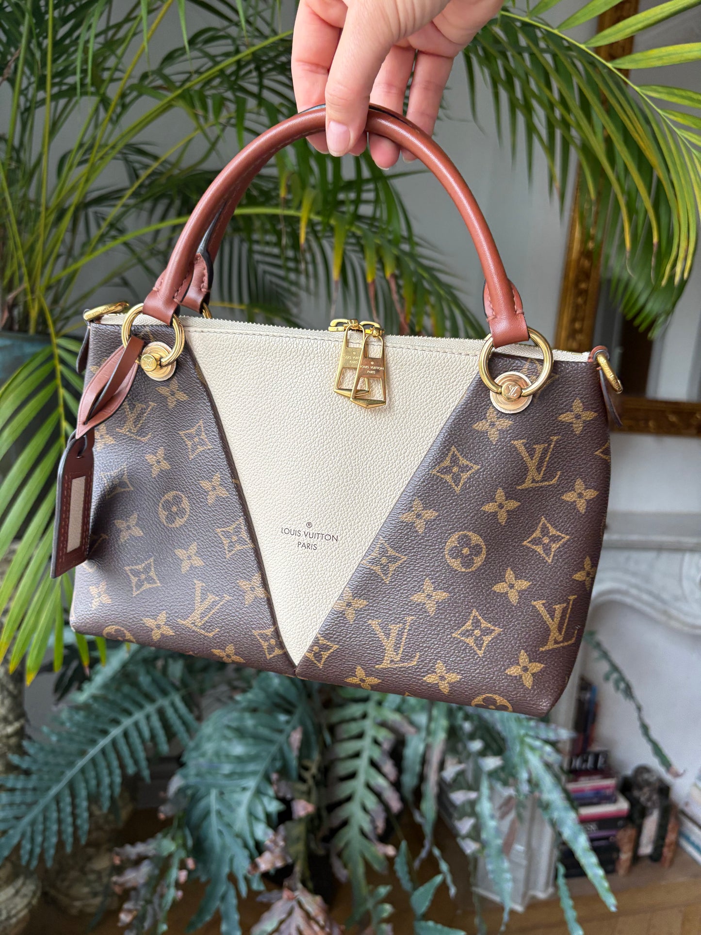 Louis Vuitton V tote
