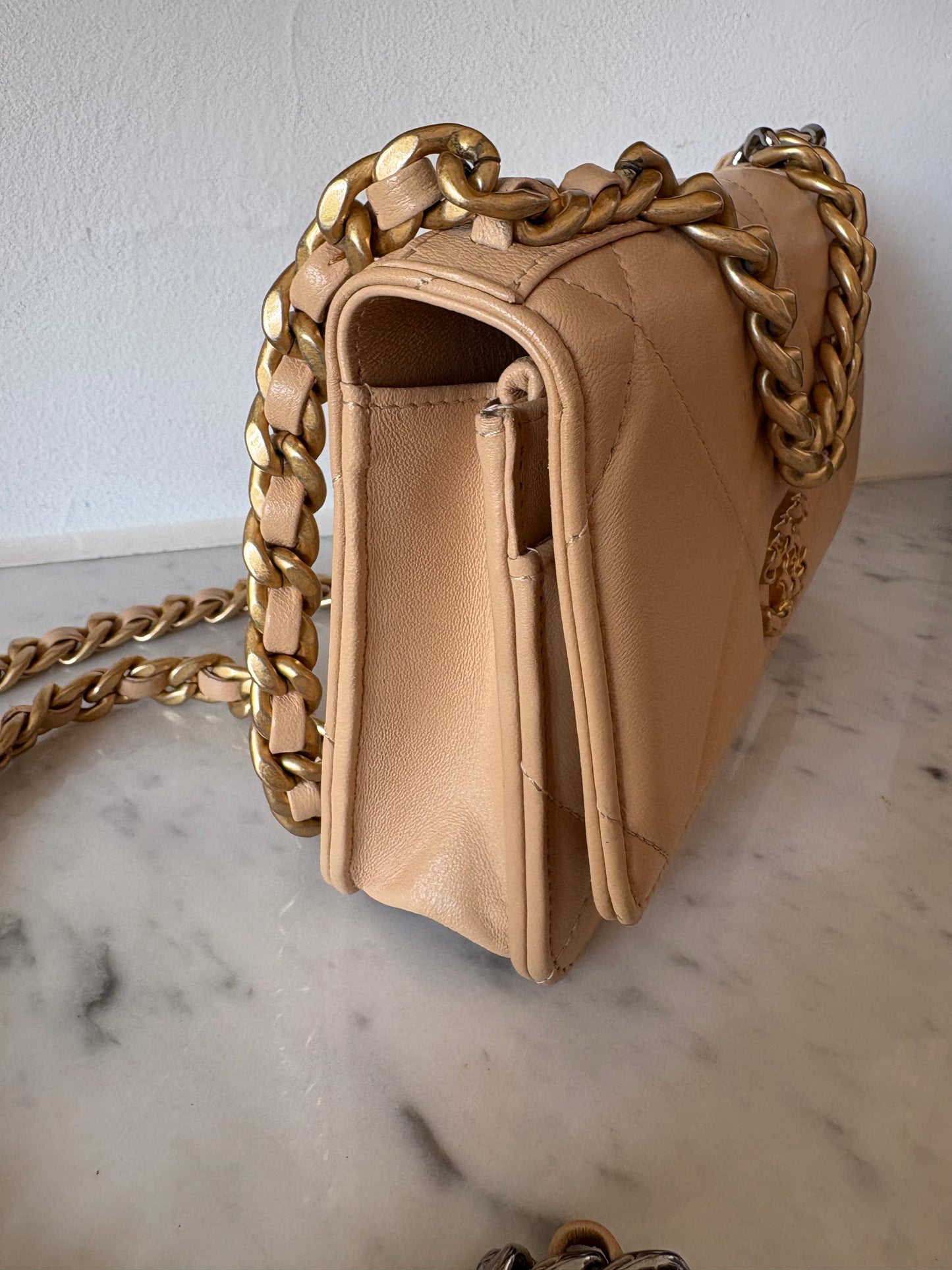 Chanel 19 WOC