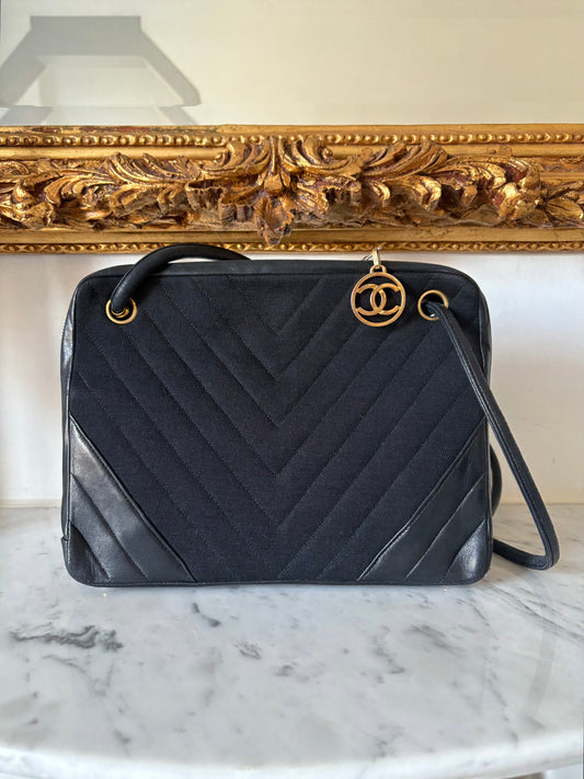 Chanel vintage shoulder bag