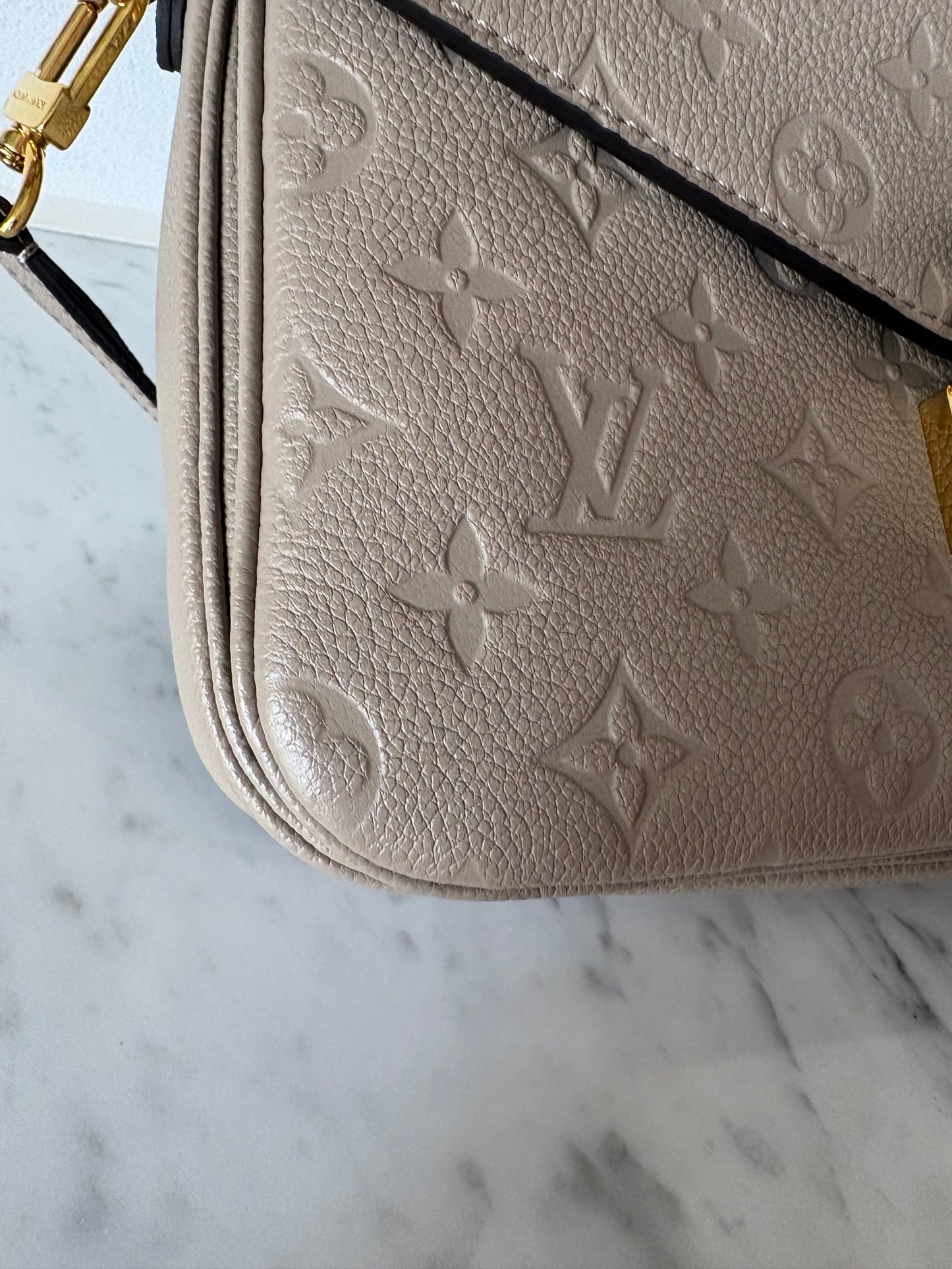 Louis Vuitton Métis Empreinte taupe