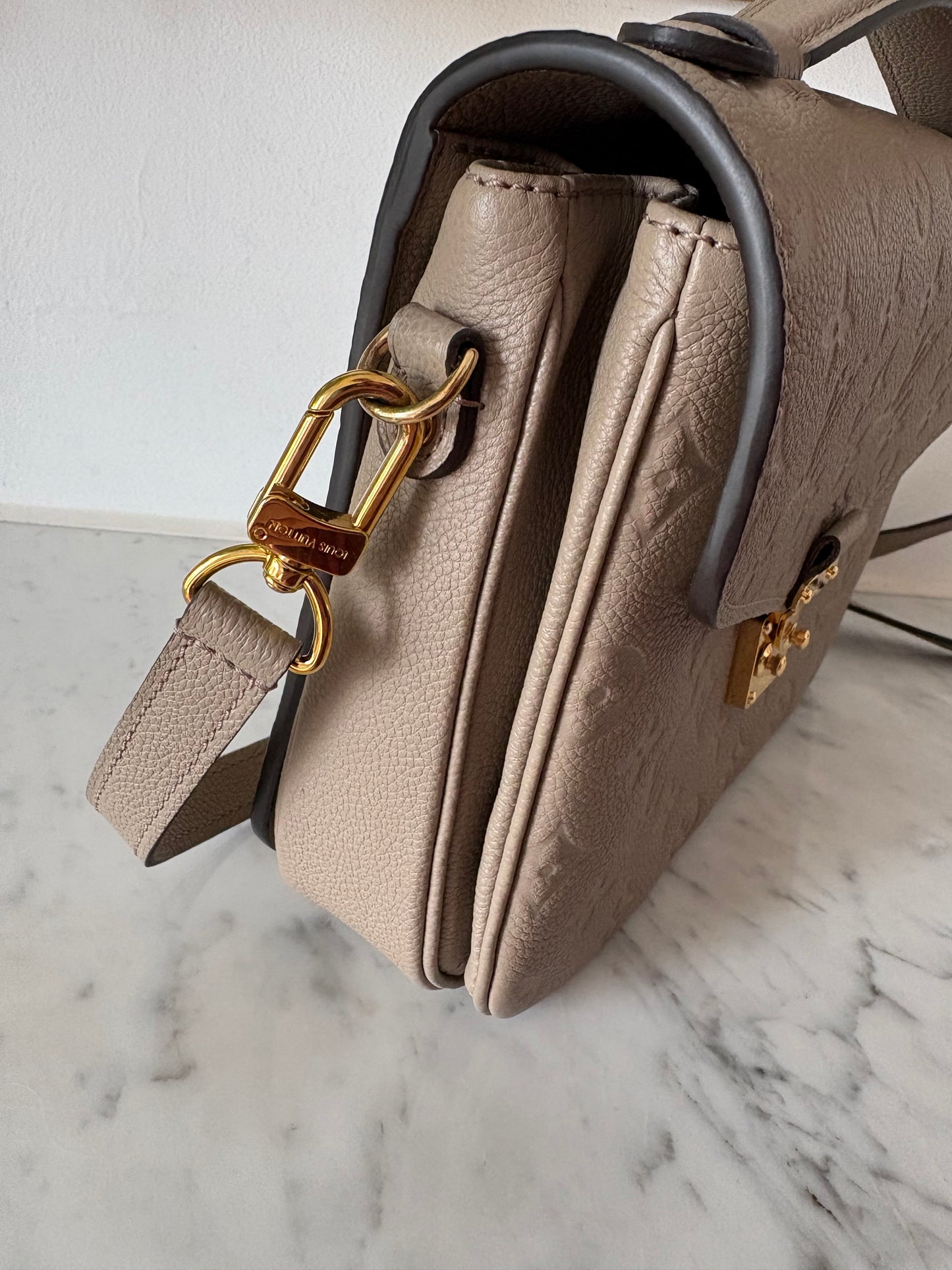 Louis Vuitton Métis Empreinte taupe