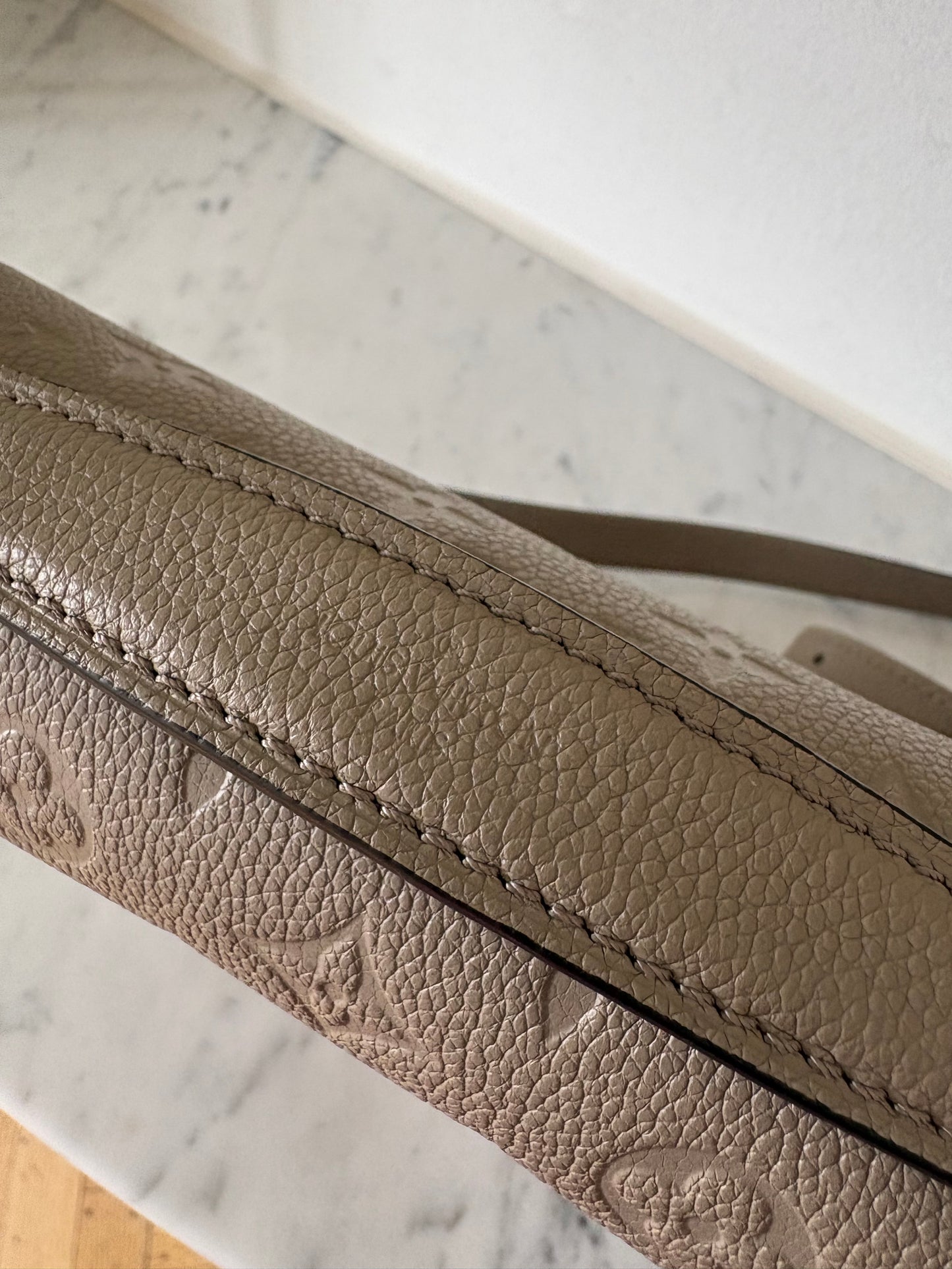 Louis Vuitton Métis Empreinte taupe