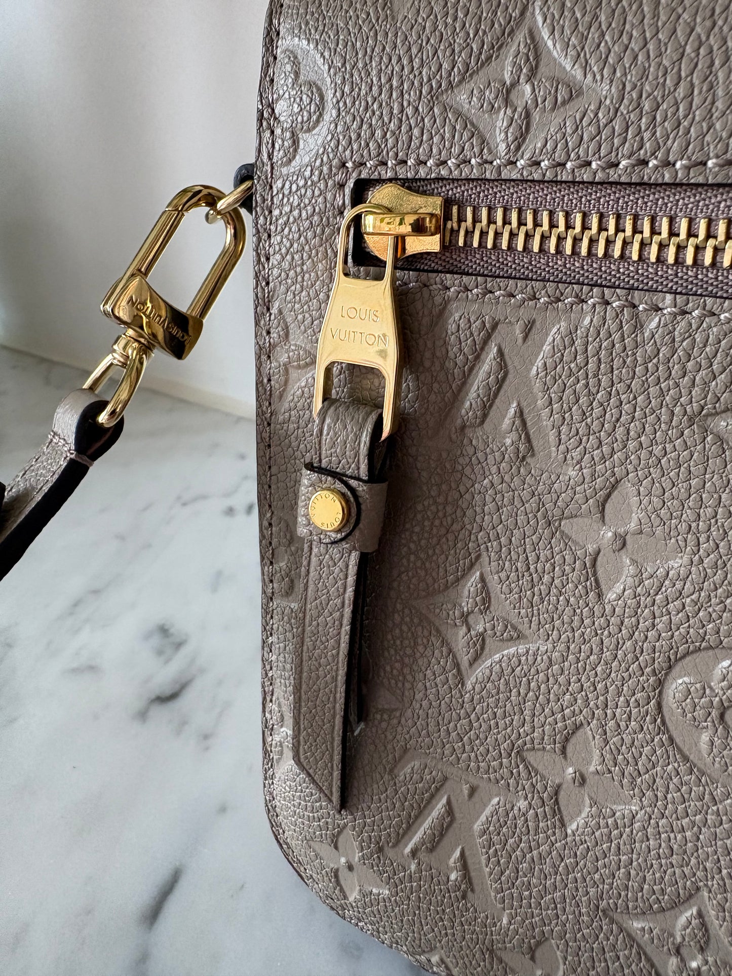 Louis Vuitton Métis Empreinte taupe